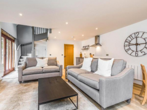 Pass the Keys Peaceful woodland lodge with two bedrooms